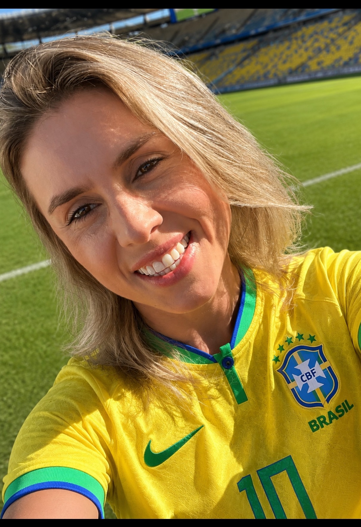 Cover for LarissaBr🇧🇷🇺🇸