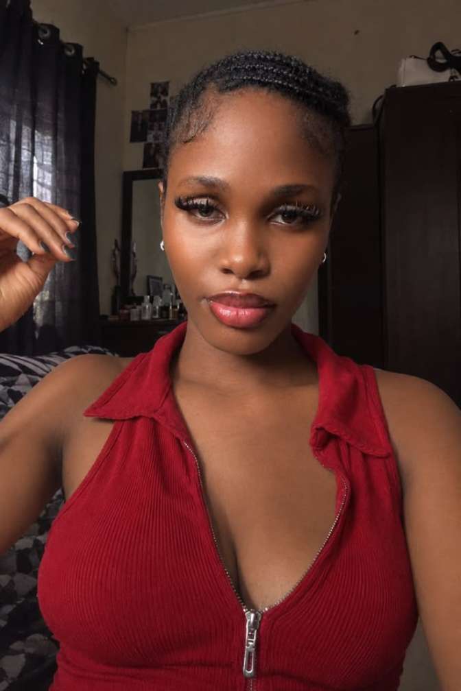 Shugaaa🦋🌻🌹 Chamet profile